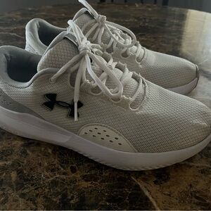 Under Armour Charged Pursuit 10.5